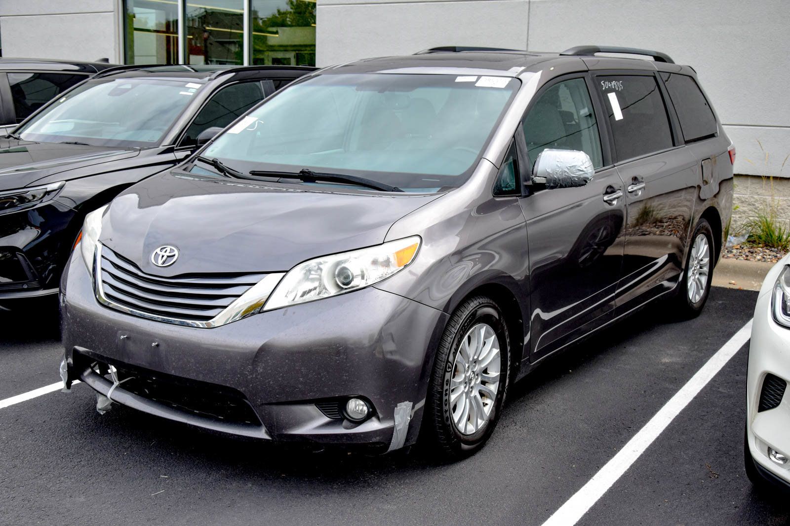 Used 2015 Toyota Sienna XLE FWD image 1