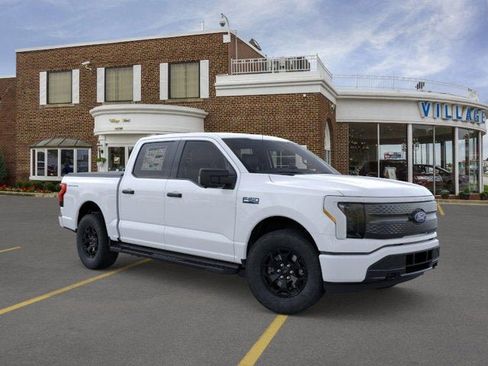 New 2025 Ford F150 Lightning XLT image 32
