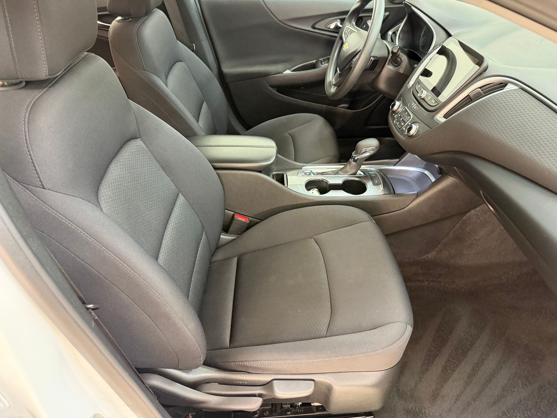 Used 2025 Chevrolet Malibu LT FWD image 23