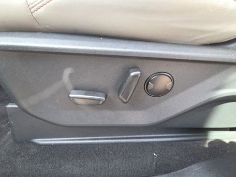 Used 2025 Ford Expedition Active image 31