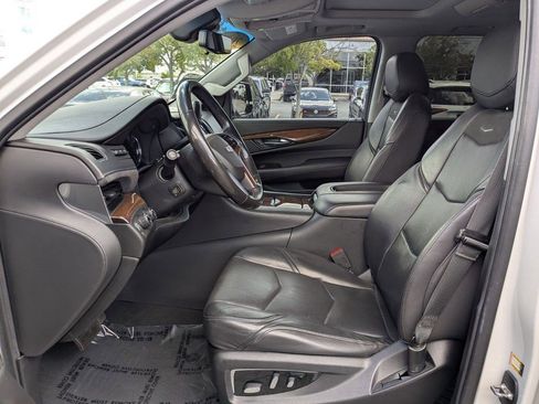 Used 2020 Cadillac Escalade Premium Luxury AWD/4WD image 26