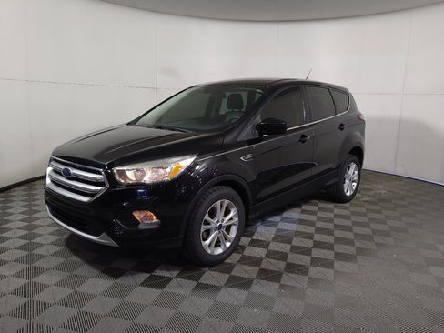 Used 2017 Ford Escape SE FWD image 2