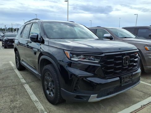 Used 2025 Honda Pilot TrailSport image 1