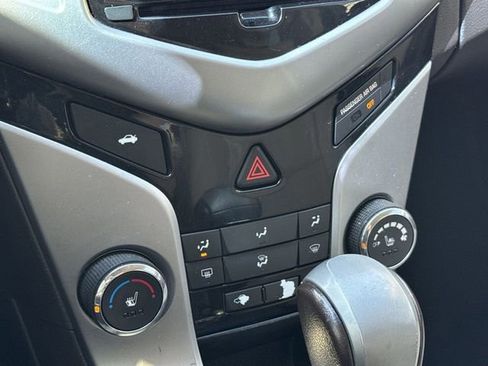 Used 2015 Chevrolet Cruze LT FWD image 19