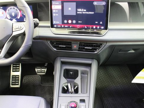 New 2026 Volkswagen Tiguan SE R-Line FWD image 21