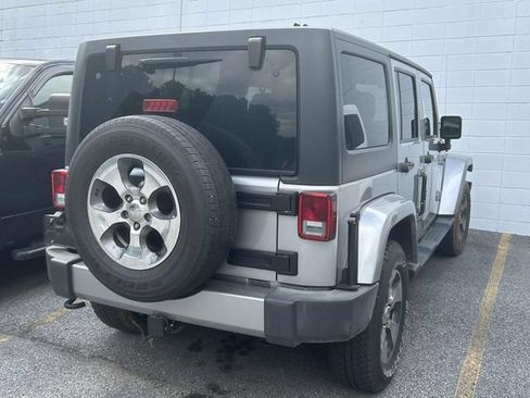 Used 2017 Jeep Wrangler Unlimited Sahara w/ Connectivity Group AWD/4WD image 10