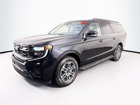 Used 2025 Ford Expedition Max Active AWD/4WD image 3
