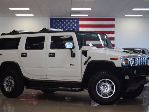 Used 2005 HUMMER H2 w/ Preferred Equipment Group AWD/4WD image 2