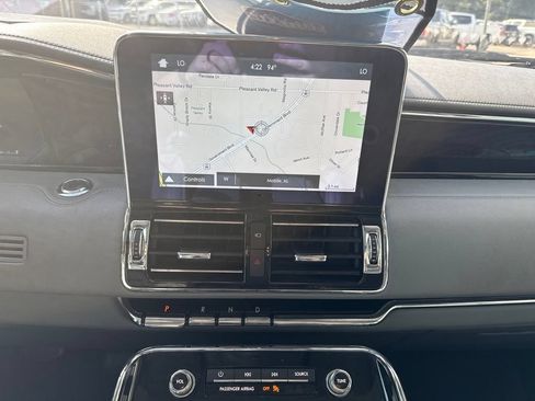Used 2019 Lincoln Navigator Select w/ Technology Package AWD/4WD image 19