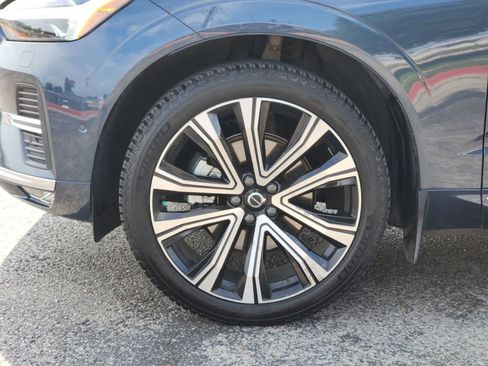 Used 2023 Volvo XC60 B5 Ultimate w/ Climate Package FWD image 9