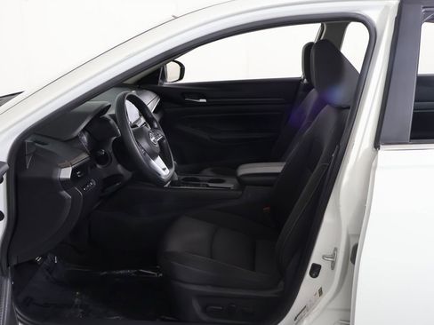 Used 2025 Nissan Altima 2.5 SV image 21