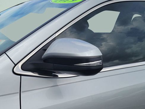 Used 2019 Toyota Highlander XLE image 11