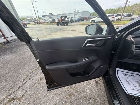 New 2026 Mitsubishi Outlander LE image 13