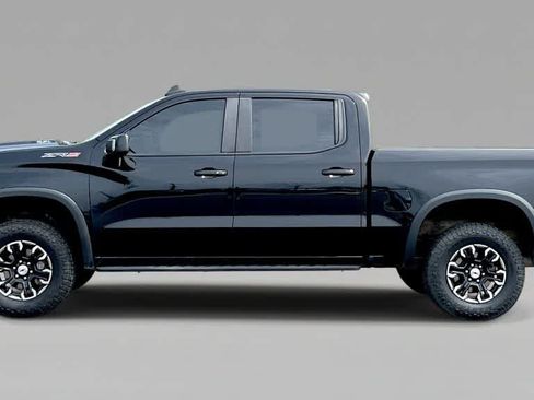 Used 2023 Chevrolet Silverado 1500 ZR2 w/ Technology Package AWD/4WD image 5