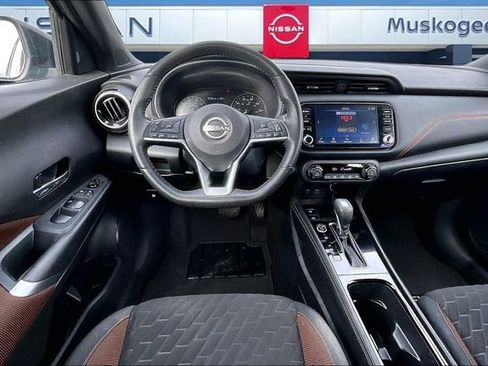 Used 2023 Nissan Kicks SR w/ Exterior Package image 8