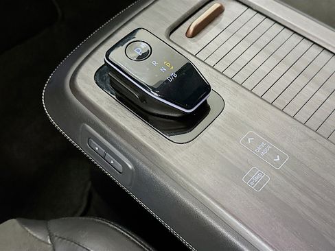 Used 2023 Nissan Ariya AWD image 25