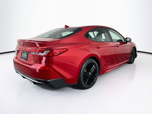Used 2025 Toyota Camry SE FWD image 9