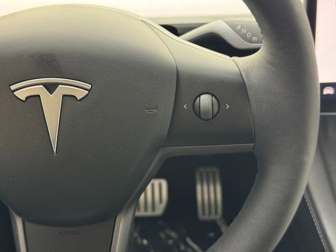 Used 2022 Tesla Model Y Performance image 20