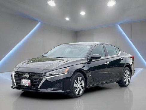 Certified 2025 Nissan Altima 2.5 S image 1