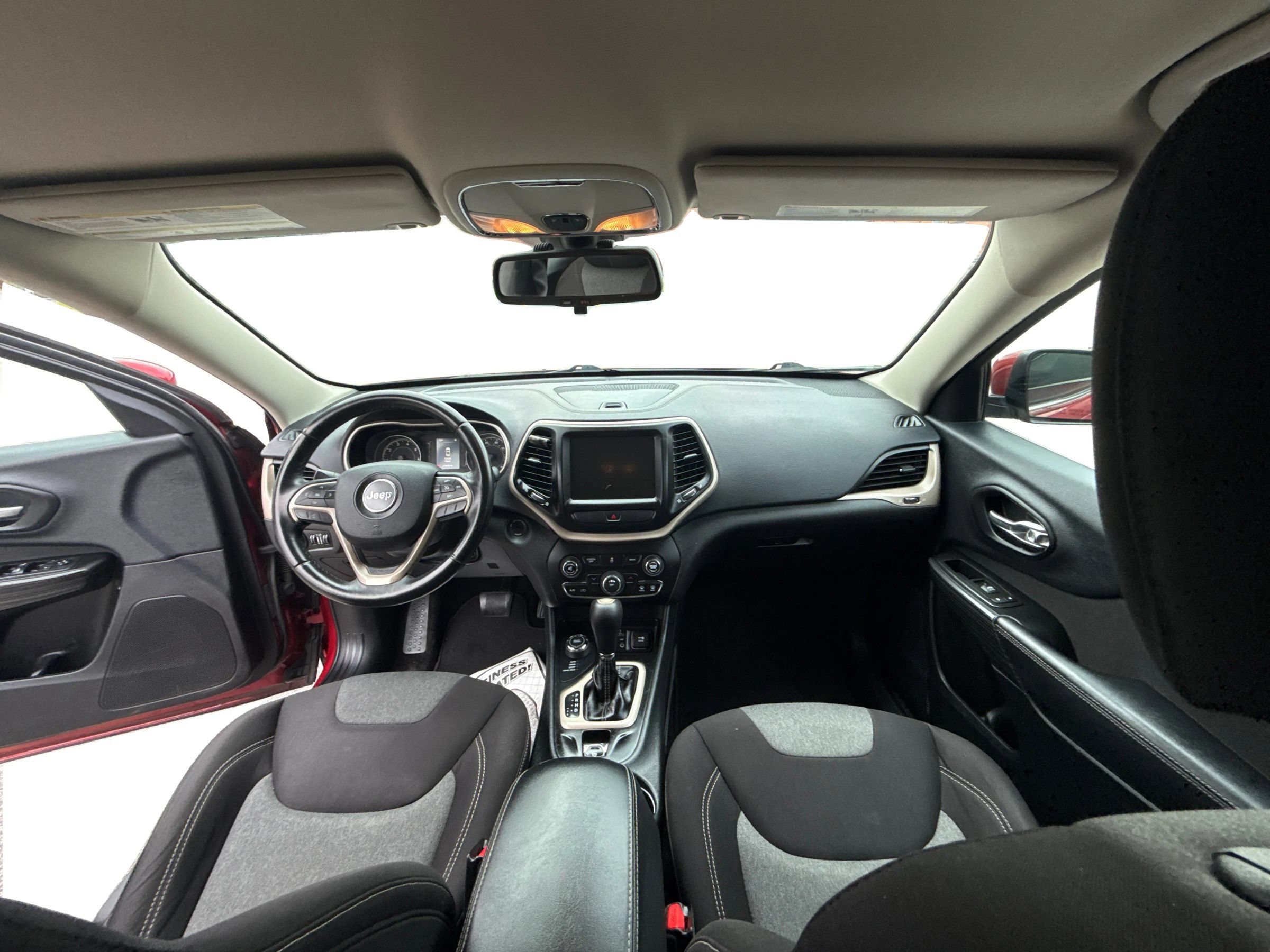 Used 2014 Jeep Cherokee Latitude AWD/4WD image 21