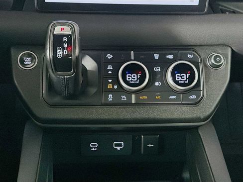 Used 2023 Land Rover Defender 110 X-Dynamic SE image 18
