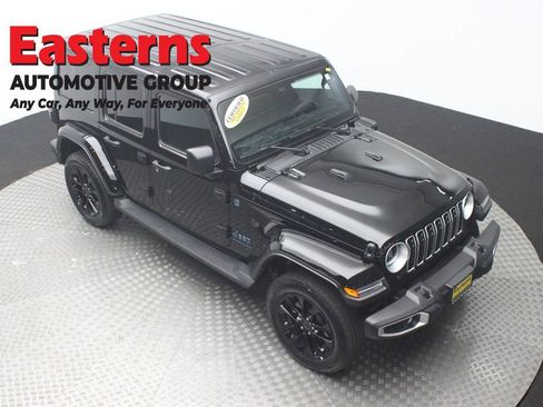 Used 2025 Jeep Wrangler Unlimited Sahara AWD/4WD image 3