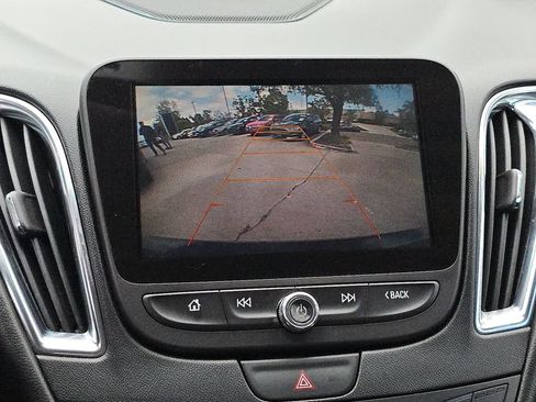 Used 2016 Chevrolet Malibu Premier w/ Driver Confidence Package II FWD image 27