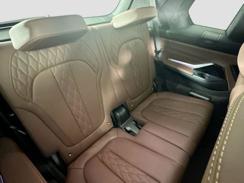 New 2026 BMW X7 M60i image 28
