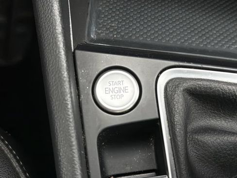 Used 2024 Volkswagen Jetta SE FWD image 22