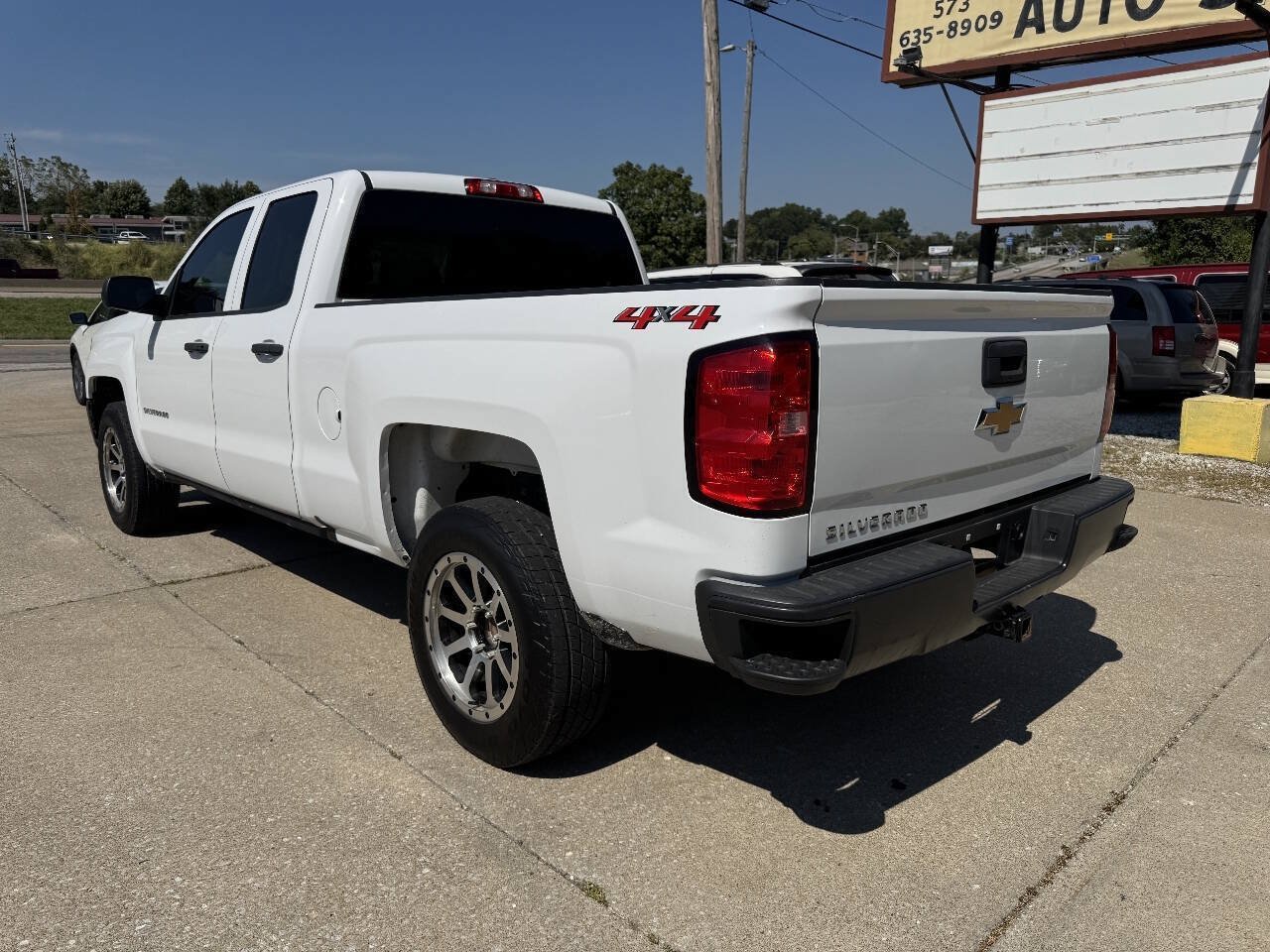 Used 2018 Chevrolet Silverado 1500 W/T w/ Trailering Package AWD/4WD image 5
