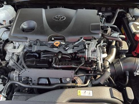 Used 2019 Toyota Camry SE image 14