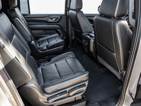 Used 2021 Chevrolet Suburban Premier w/ Premium Package image 42