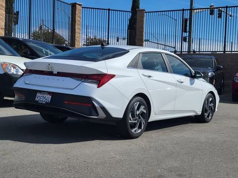 Certified 2025 Hyundai Elantra SEL w/ Cargo Package image 2