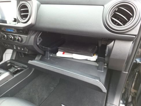 Used 2018 Toyota Tacoma TRD Sport image 51