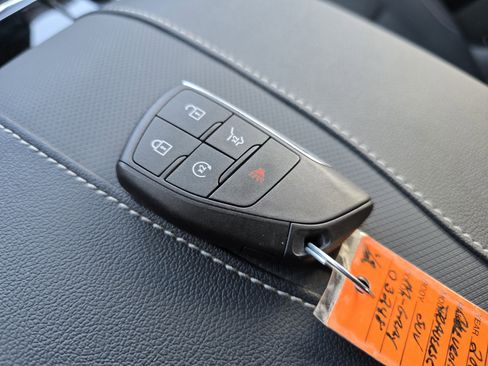 Used 2024 Chevrolet Traverse Z71 image 32