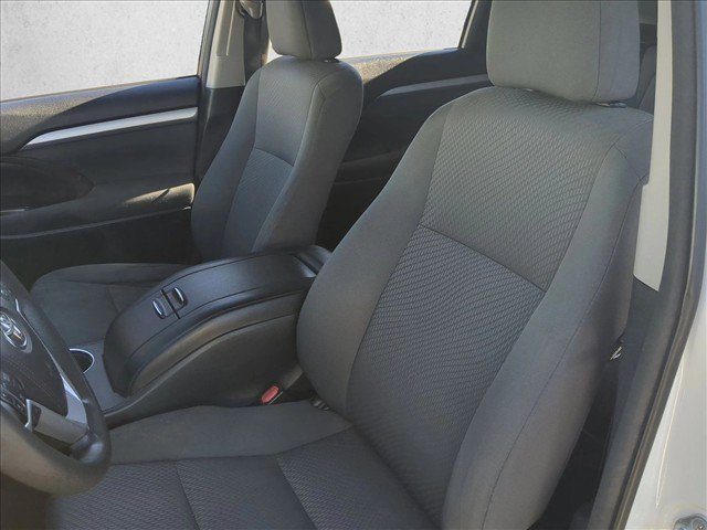Used 2018 Toyota Highlander LE w/ Carpet Mat Package (TMS) FWD image 15