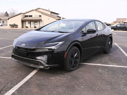 New 2026 Toyota Prius LE image 2