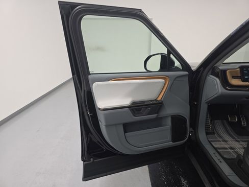 Used 2025 Rivian R1T Premium AWD/4WD image 16