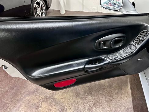 Used 2001 Chevrolet Corvette Convertible w/ Preferred Equipment Group2 image 14