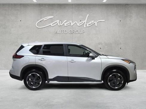 Used 2024 Nissan Rogue SV FWD image 17