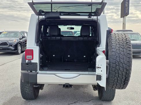 Used 2017 Jeep Wrangler Unlimited Sahara w/ Connectivity Group image 7