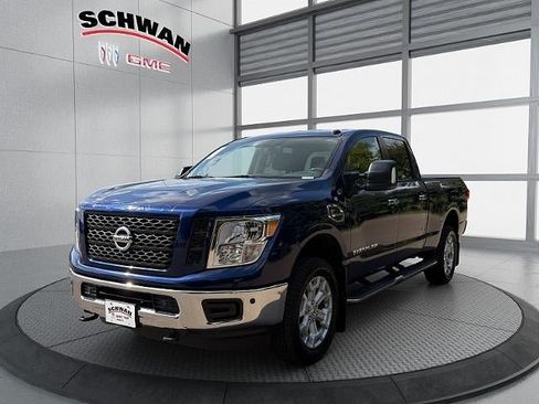 Used 2019 Nissan Titan SV w/ SV Convenience Package AWD/4WD image 8