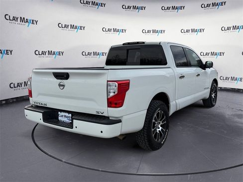 Used 2021 Nissan Titan SV image 5