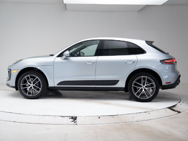 Certified 2026 Porsche Macan AWD/4WD image 2