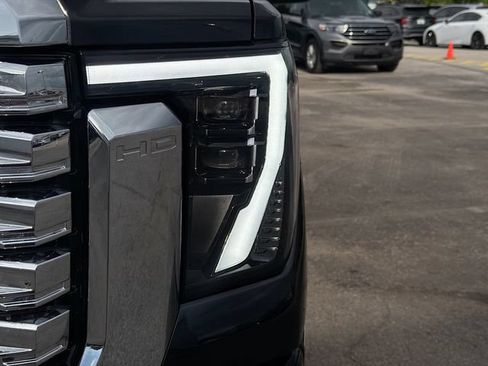 Used 2025 GMC Sierra 2500 Denali w/ Denali Reserve Package AWD/4WD image 9