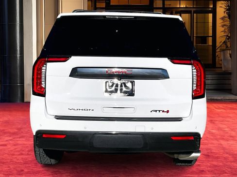 Used 2022 GMC Yukon AT4 image 3