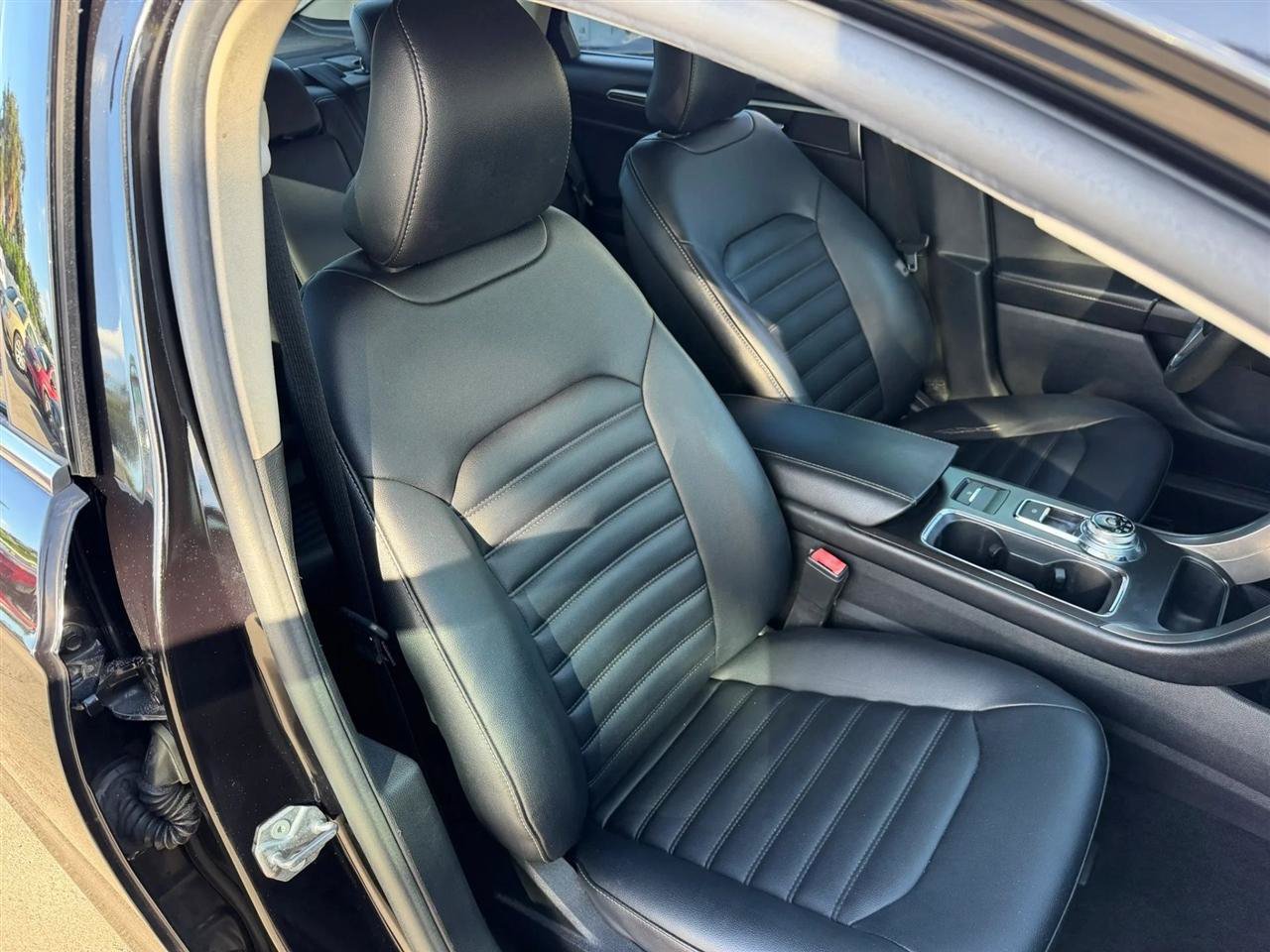 Used 2019 Ford Fusion SEL FWD image 34