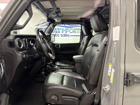 Used 2019 Jeep Wrangler Unlimited Sahara w/ Uconnect 4C Nav & Sound Group AWD/4WD image 9
