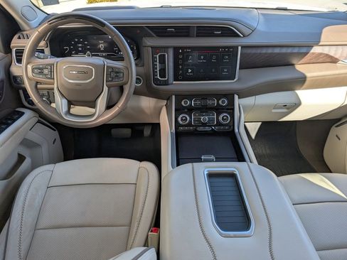 Used 2023 GMC Yukon Denali w/ Advanced Technology Package image 12