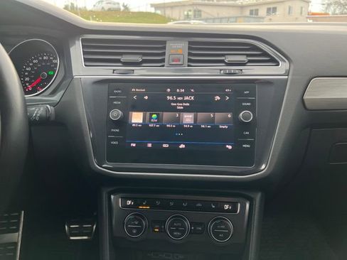 Used 2020 Volkswagen Tiguan SE R-Line image 25